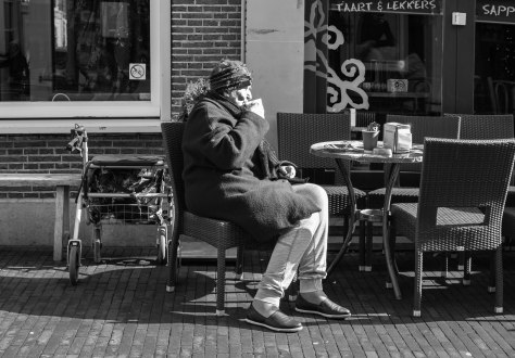 dame op terras (1 van 1)