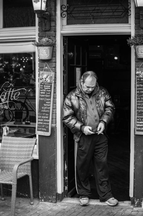 Man in deuropening (1 van 1)