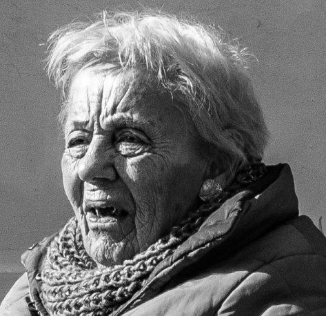 straatportret dame sjaal (1 van 1)